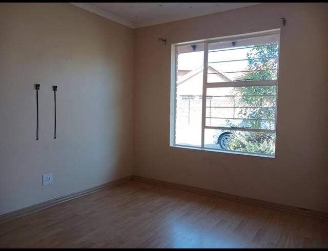 3 BEDROOM PROPERTY TO RENT IN BONAERO PARK
